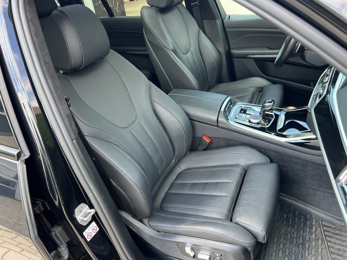 2021 BMW X7 - 16