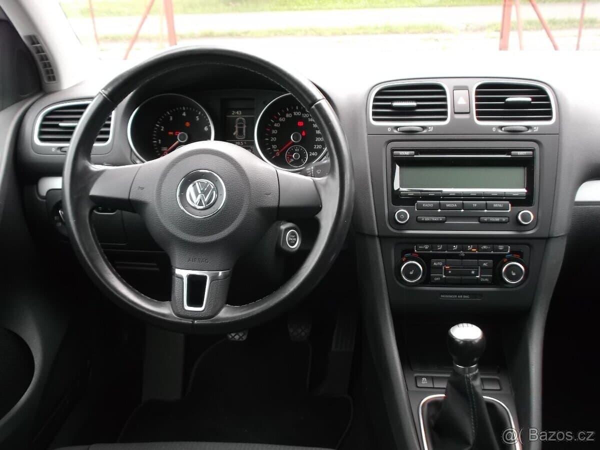 2011 Volkswagen GOLF - 16