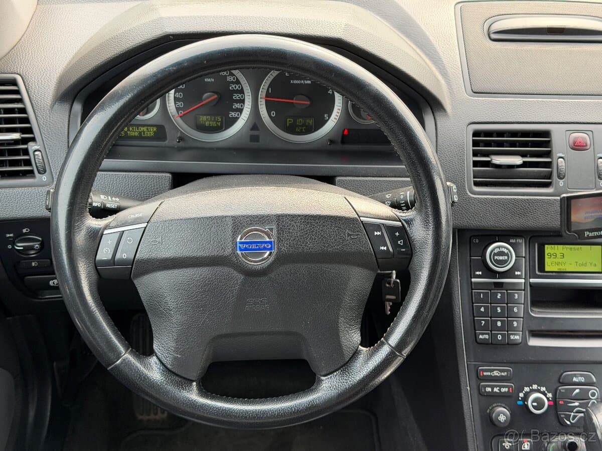 2010 Volvo XC90 - 16