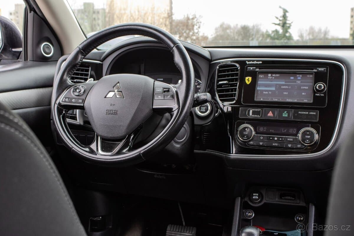 2016 Mitsubishi OUTLANDER - 16