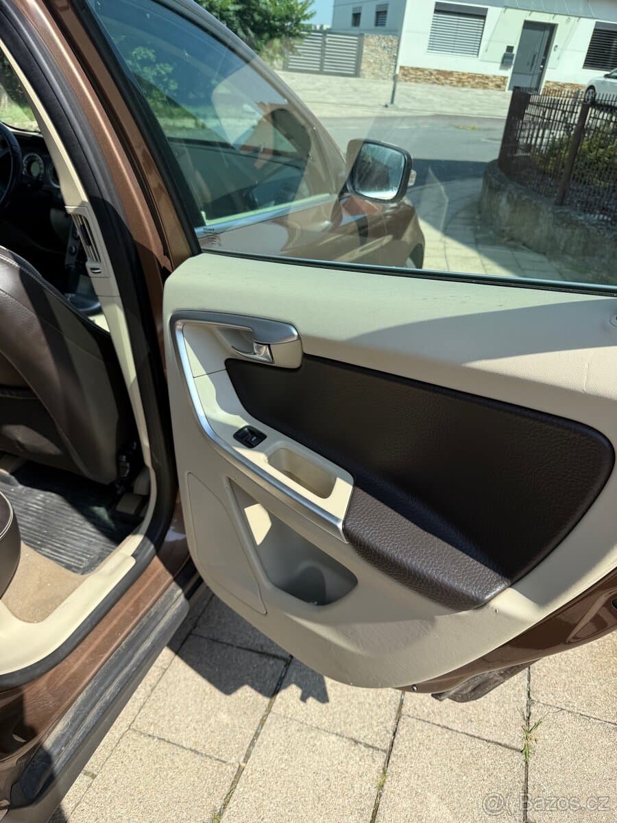 2010 Volvo XC60 - 16