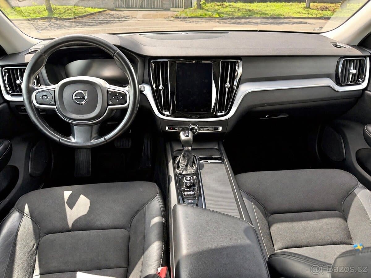2020 Volvo V60 - 16