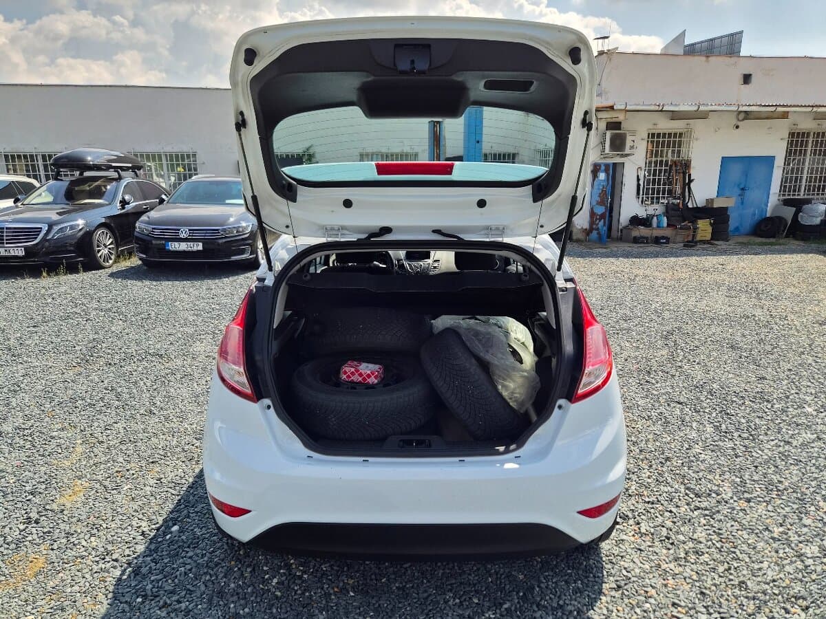 2015 Ford FIESTA - 16