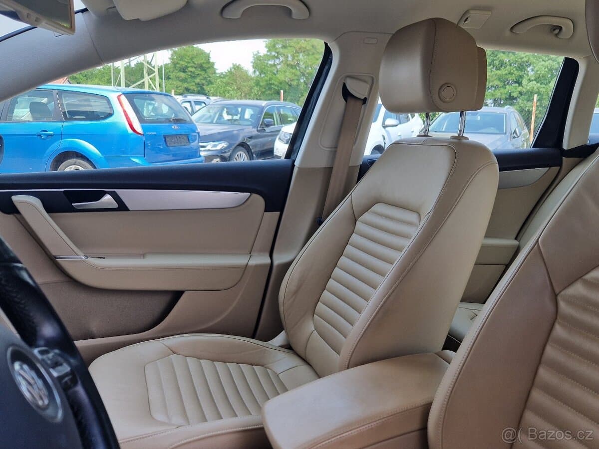 2012 Volkswagen PASSAT - 16