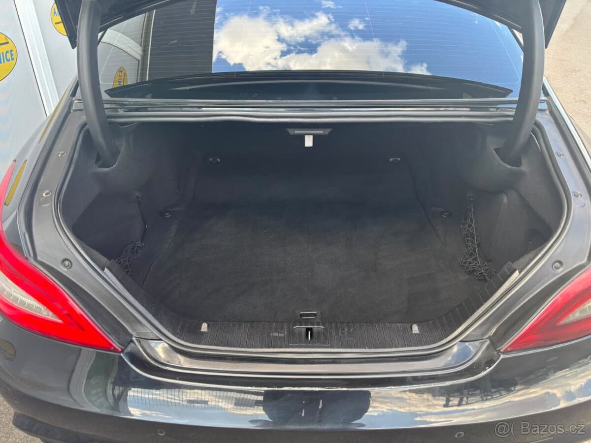 2011 Mercedes-Benz CLS - 16