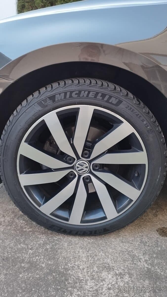 2017 Volkswagen PASSAT - 16