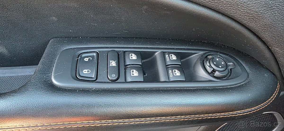 2017 Jeep COMPASS - 16