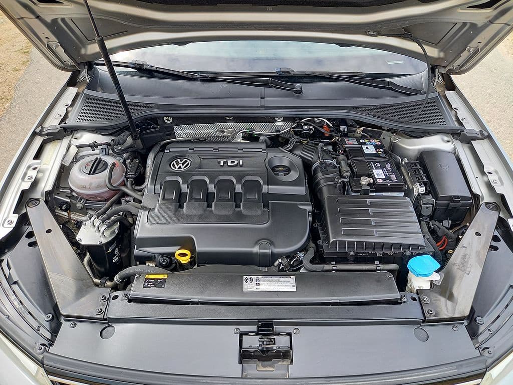 2016 Volkswagen PASSAT - 16