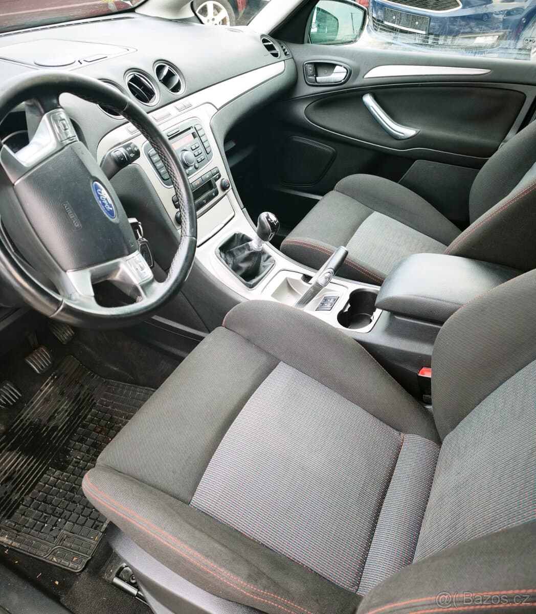 2011 Ford S-MAX - 16