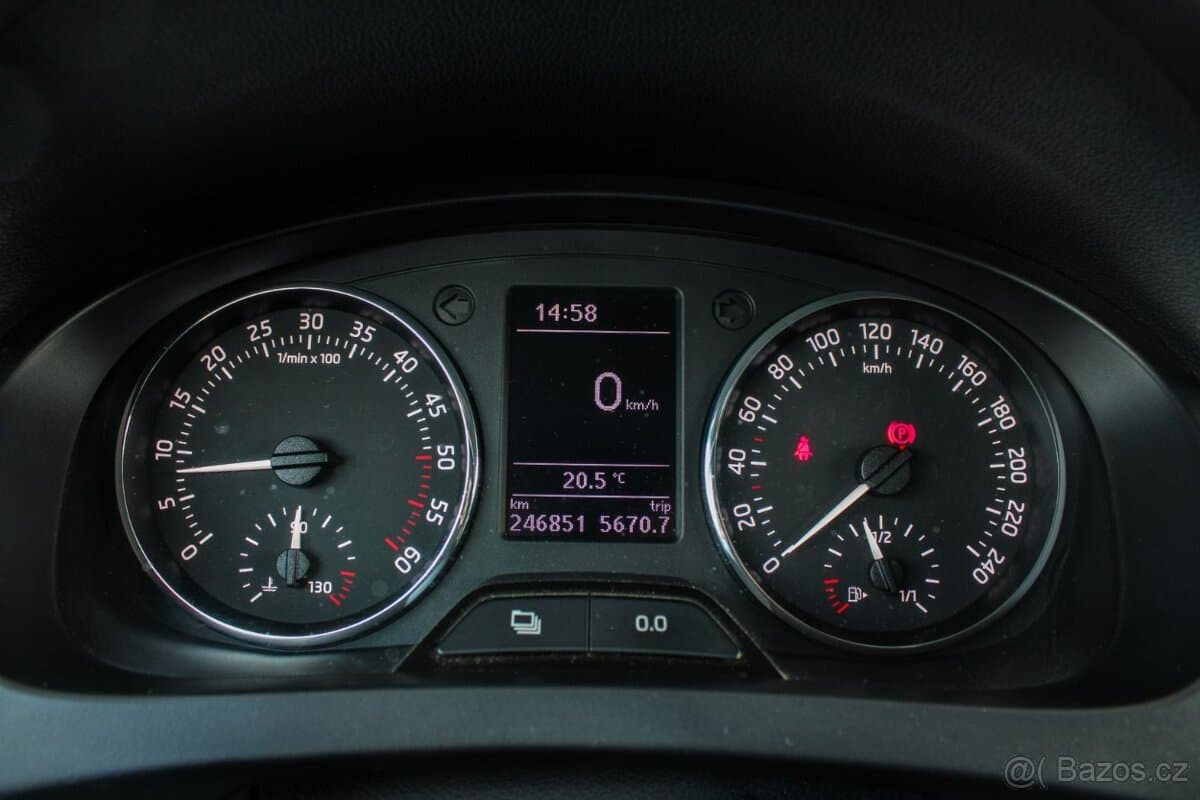 2014 Škoda RAPID - 16