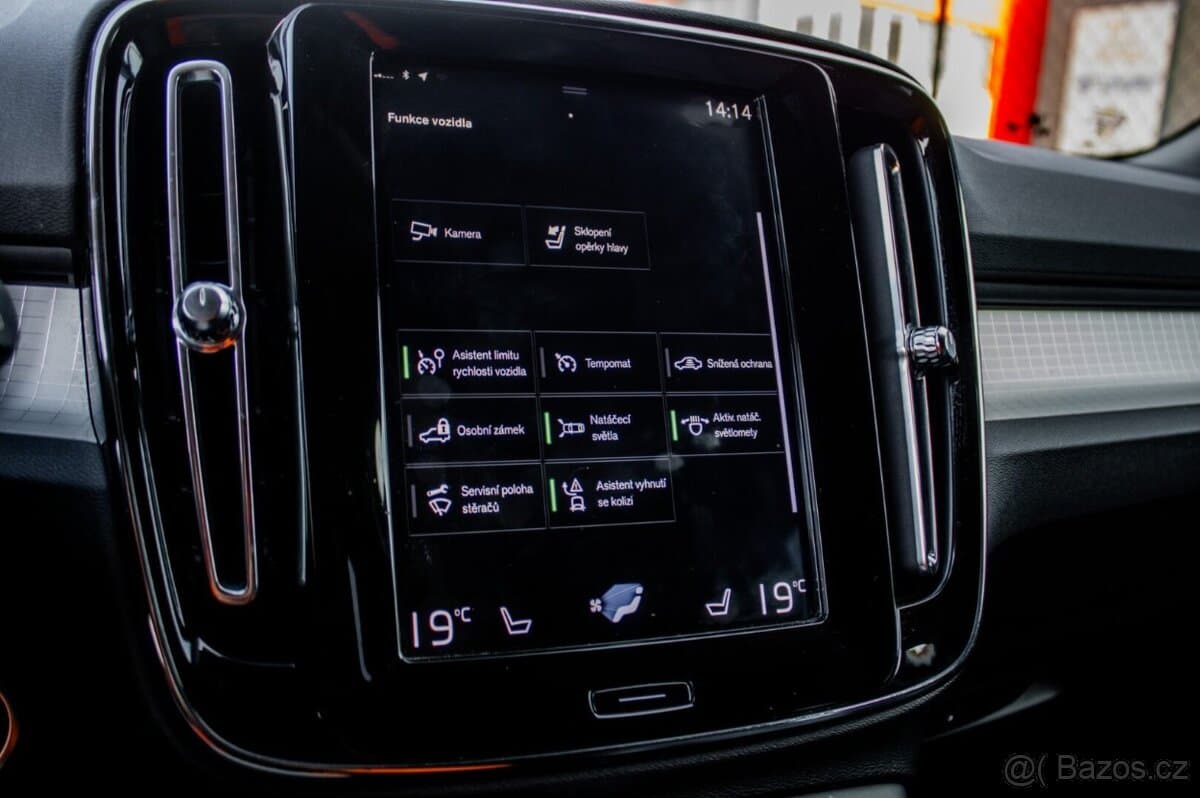 2018 Volvo XC40 - 16