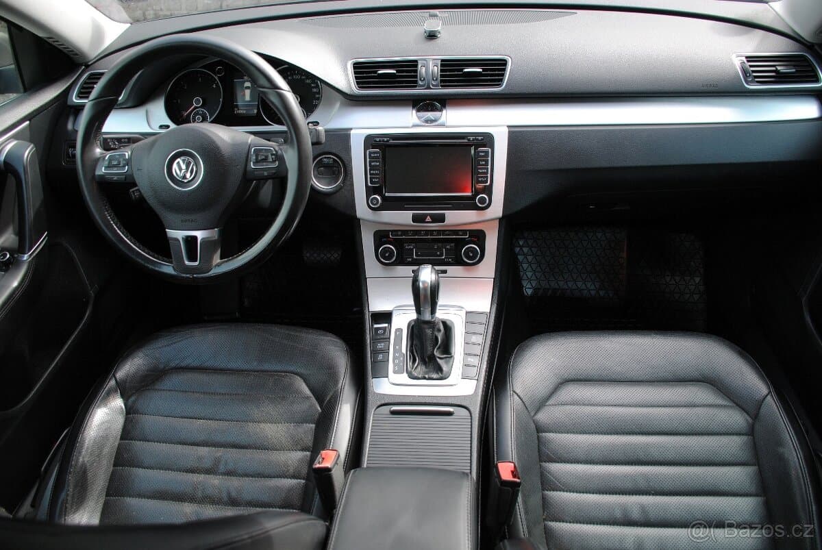 2011 Volkswagen PASSAT - 16