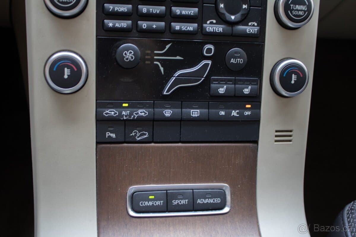 2010 Volvo XC70 - 16