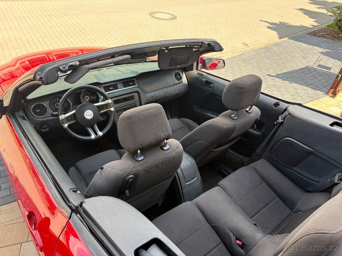 2013 Ford MUSTANG - 16