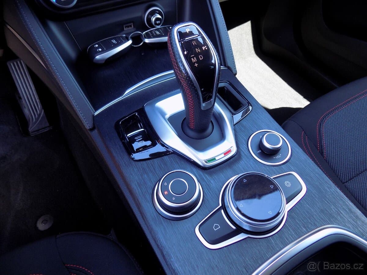 2021 Alfa Romeo STELVIO - 16