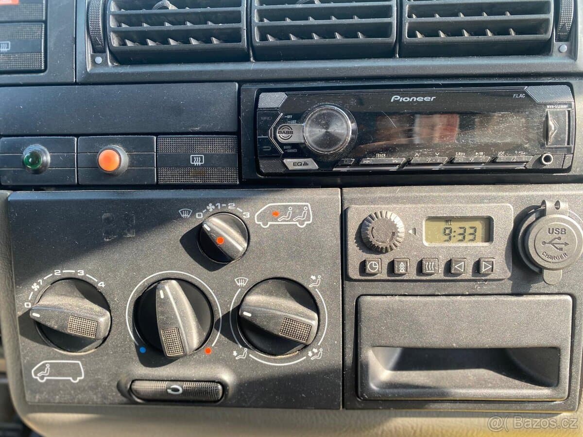 Volkswagen MULTIVAN - 16
