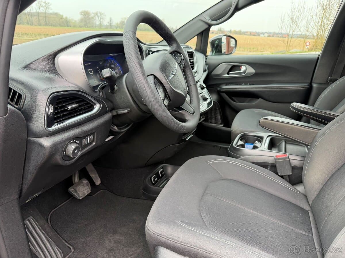 2019 Chrysler PACIFICA - 16
