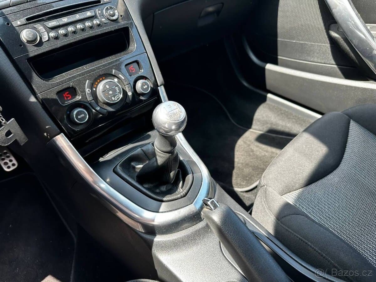 2011 Peugeot 308 - 16