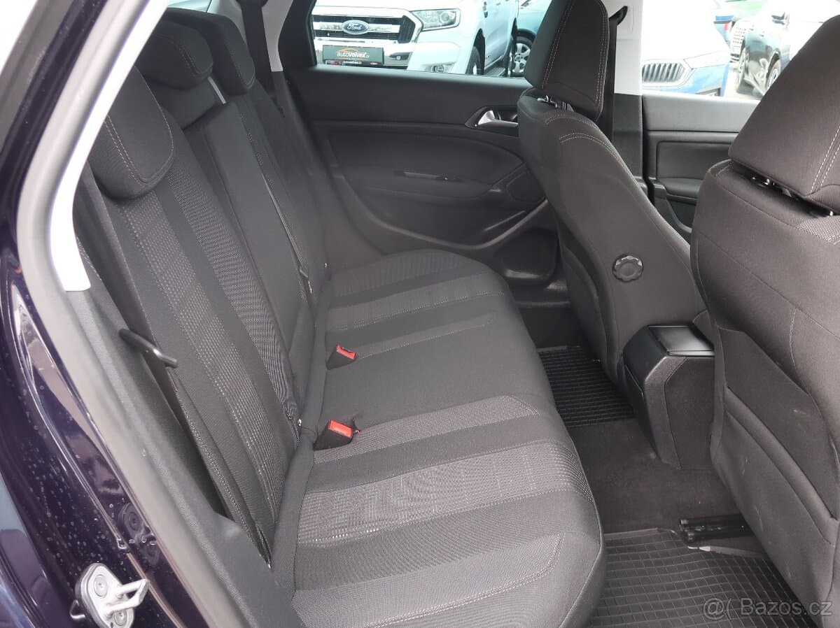 2016 Peugeot 308 - 16