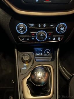 2015 Jeep CHEROKEE - 16
