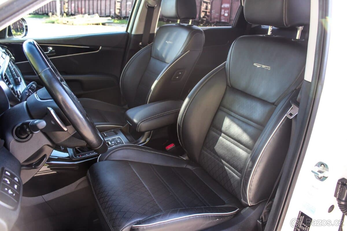 2019 Kia SORENTO - 16