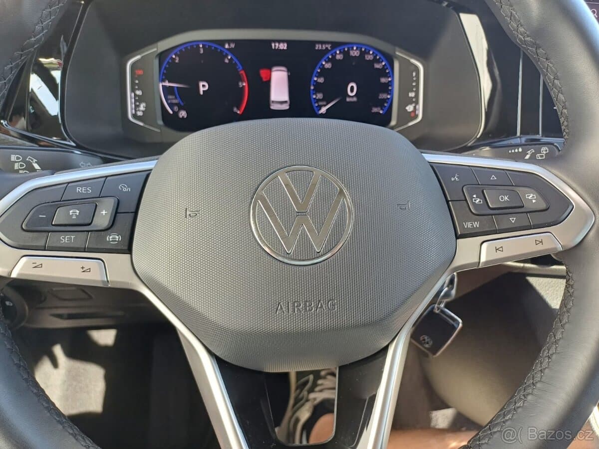 Volkswagen MULTIVAN - 16