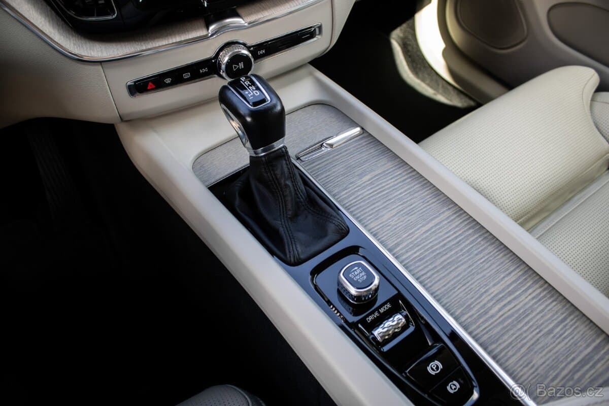 2019 Volvo XC60 - 16