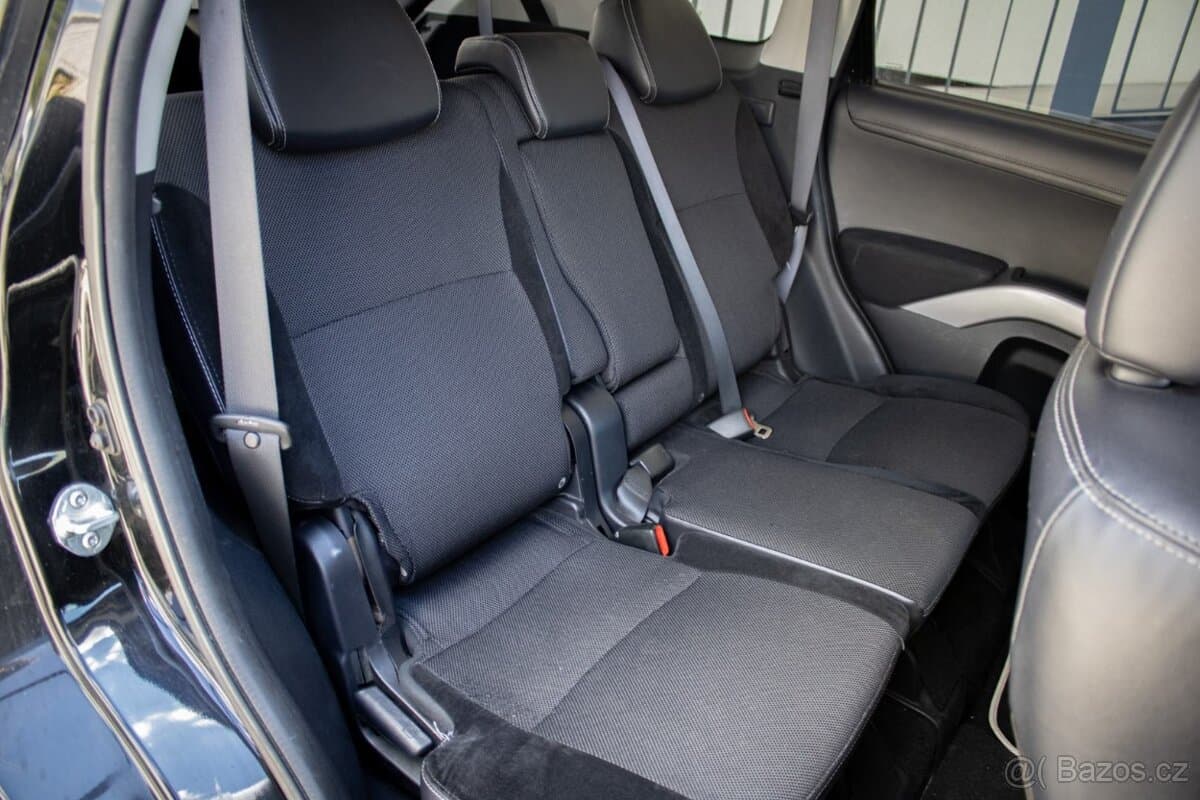 2011 Mitsubishi OUTLANDER - 16
