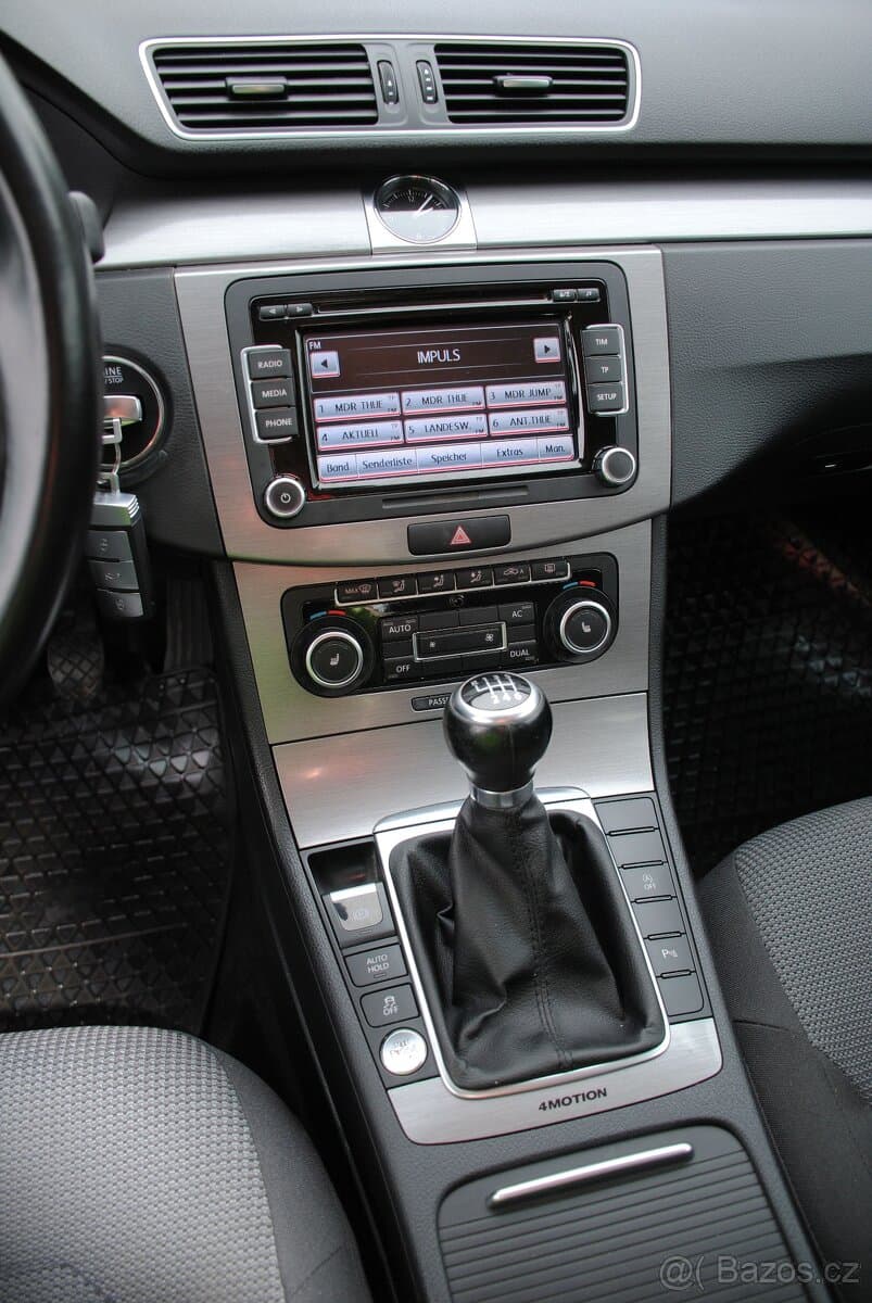 2011 Volkswagen PASSAT - 16