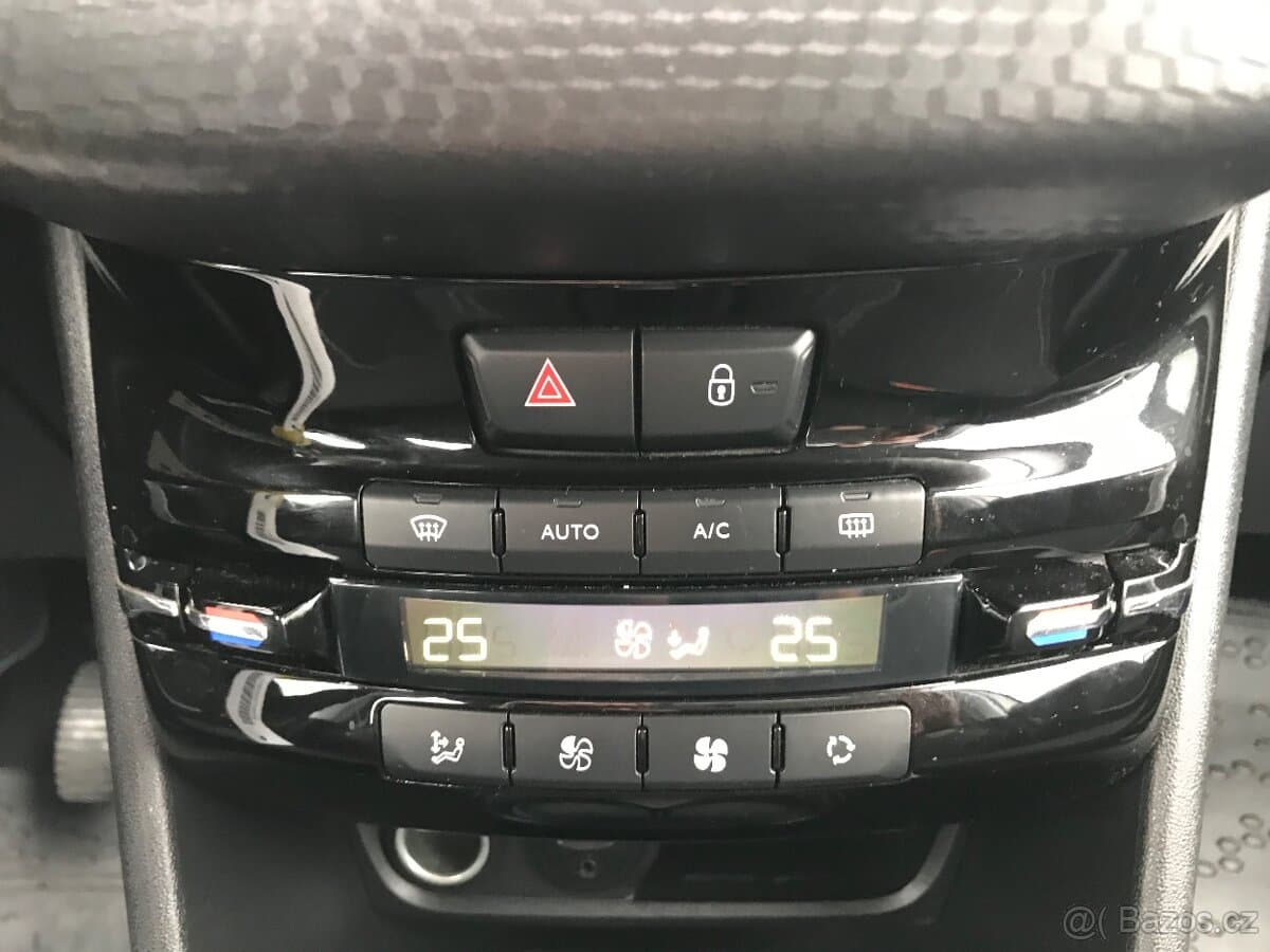 2017 Peugeot 2008 - 16
