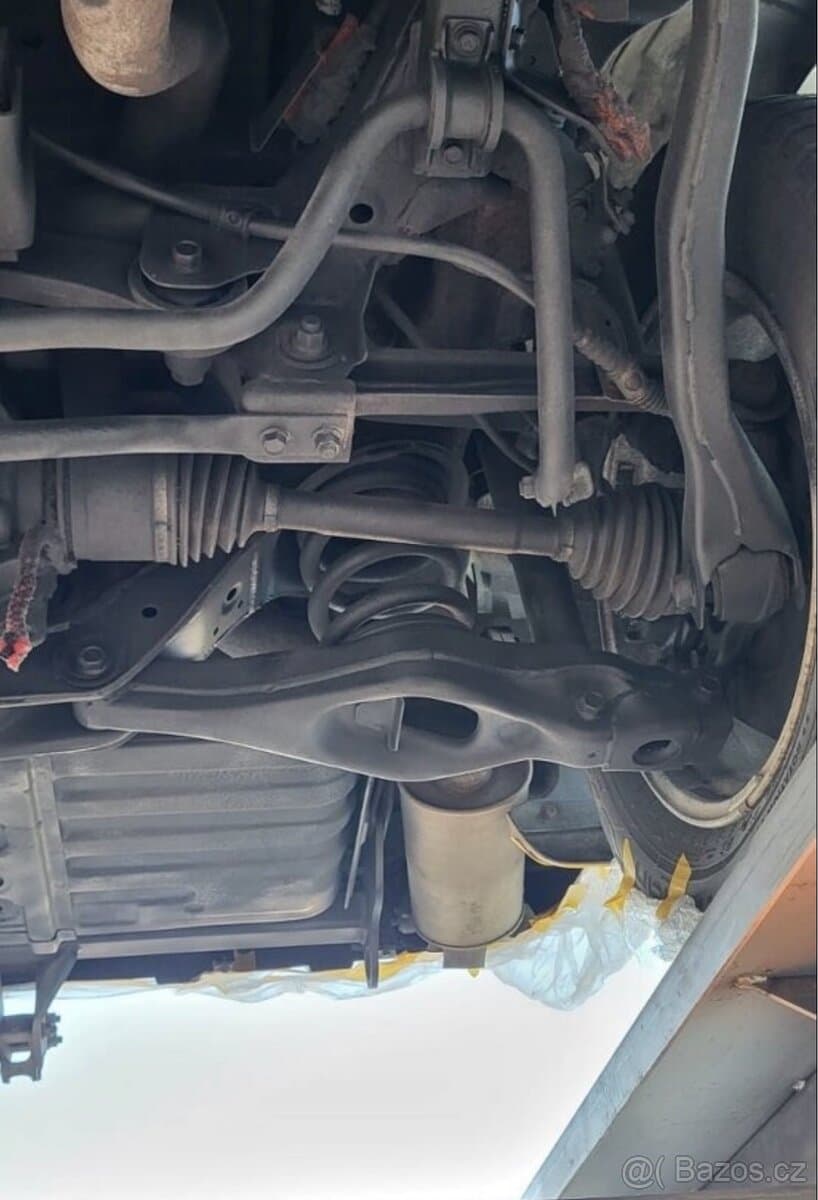 2009 Mitsubishi PAJERO - 16