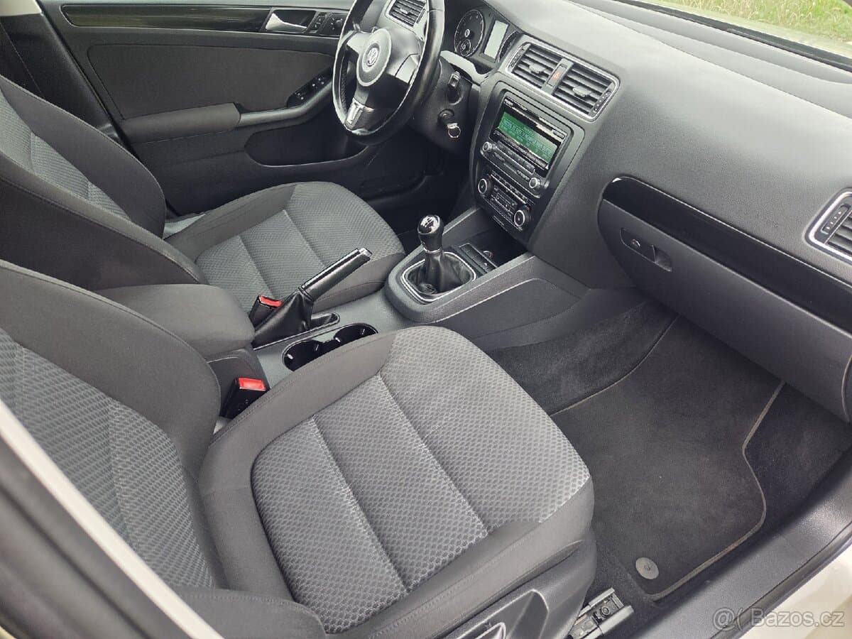 2012 Volkswagen JETTA - 16