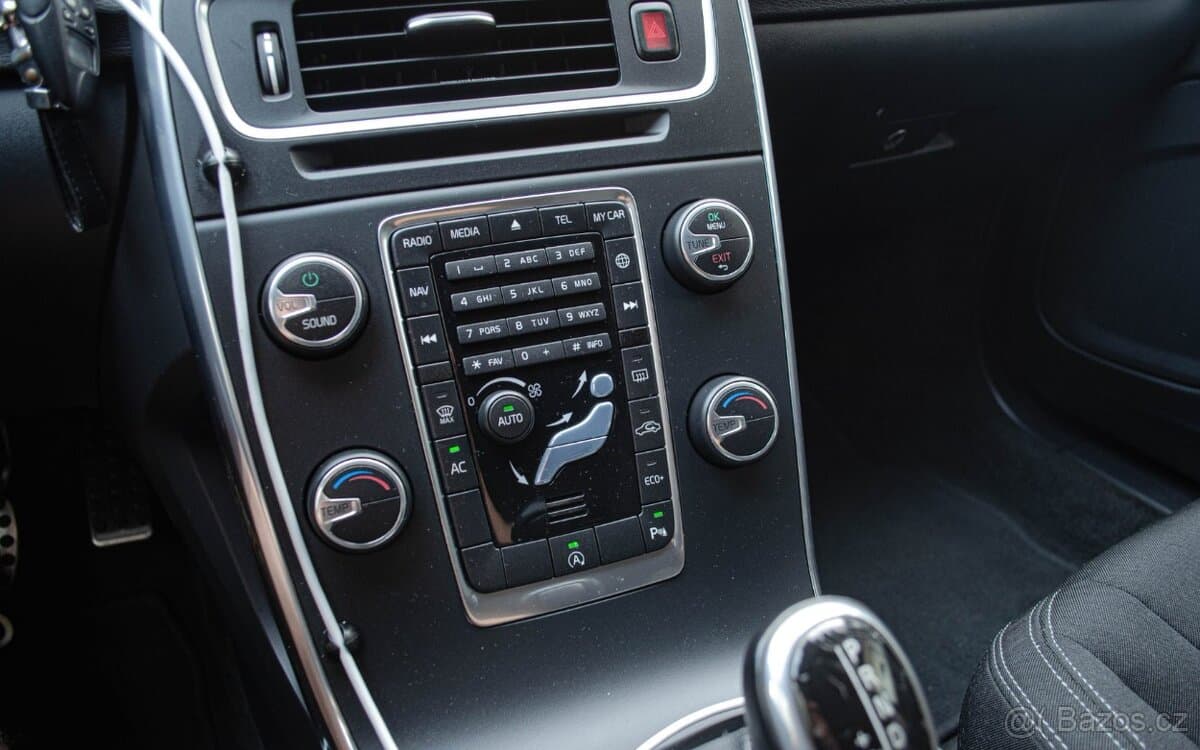 2016 Volvo V60 - 16