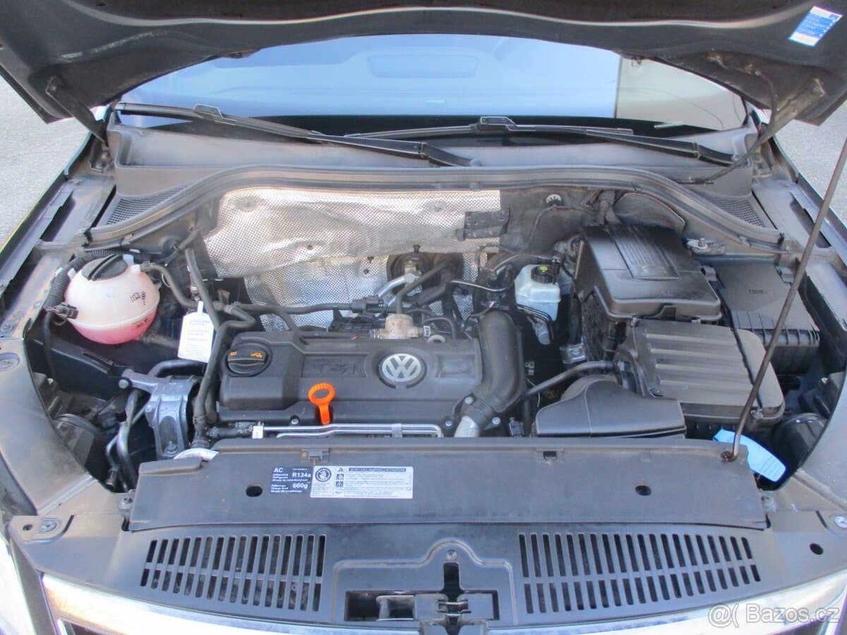 2011 Volkswagen TIGUAN - 16