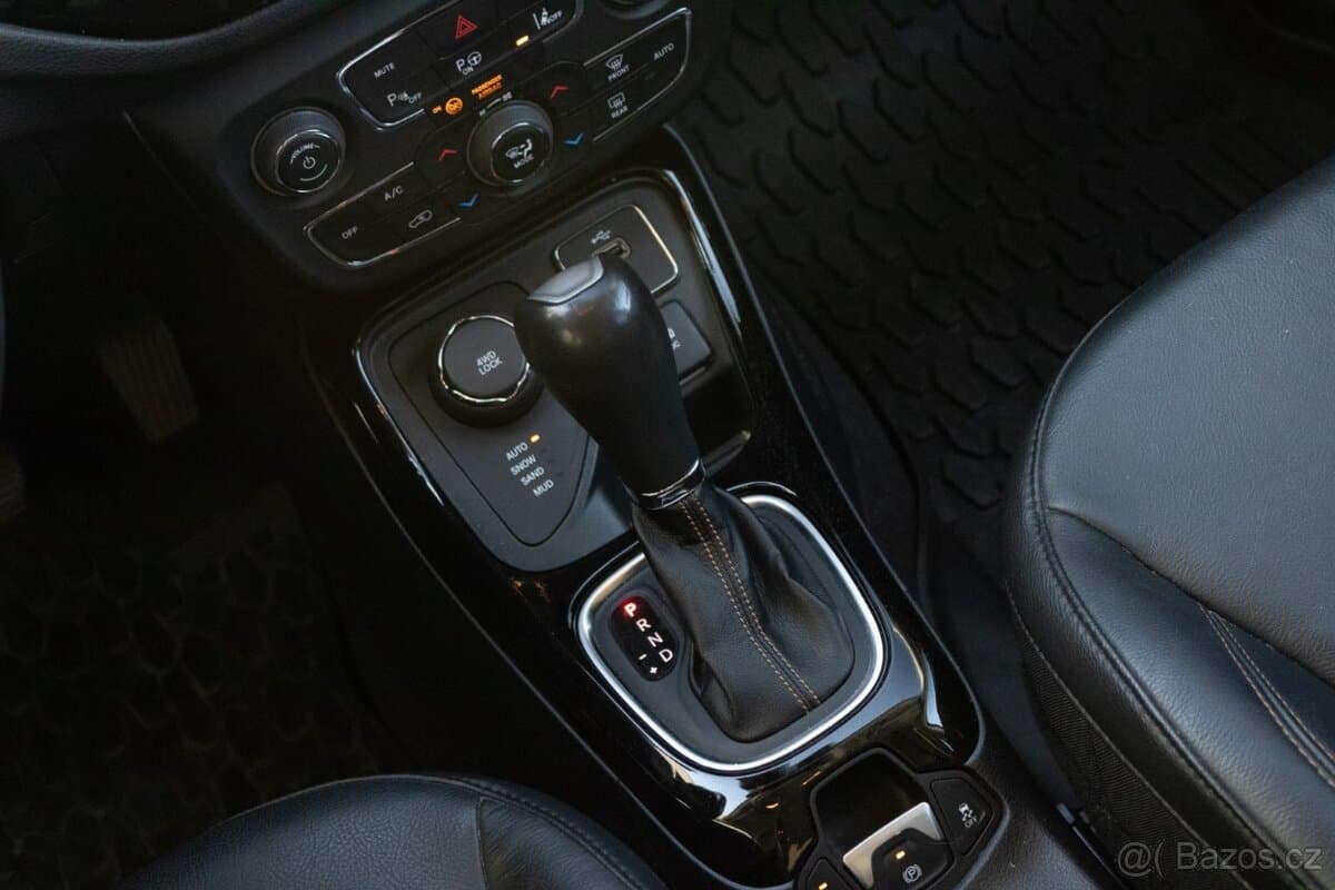 2017 Jeep COMPASS - 16