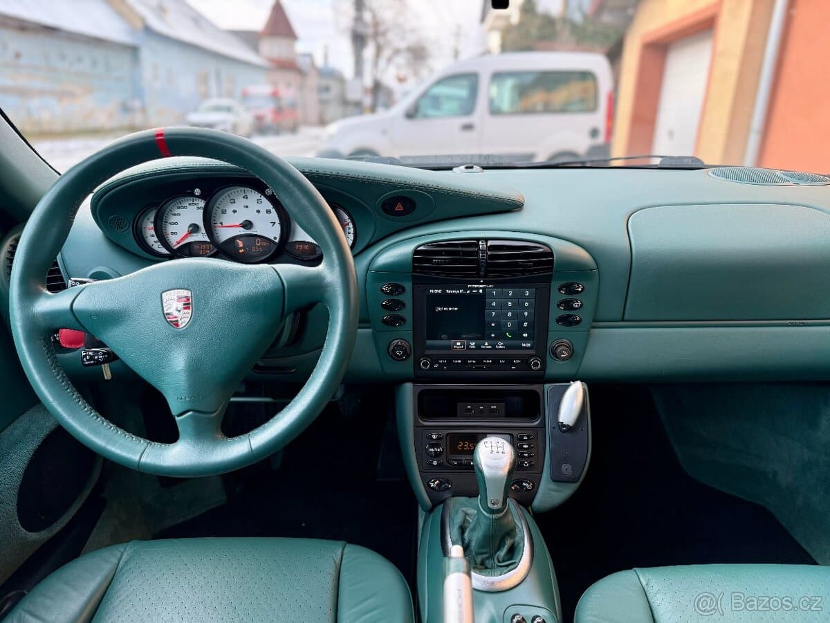 2001 Porsche 911 - 16