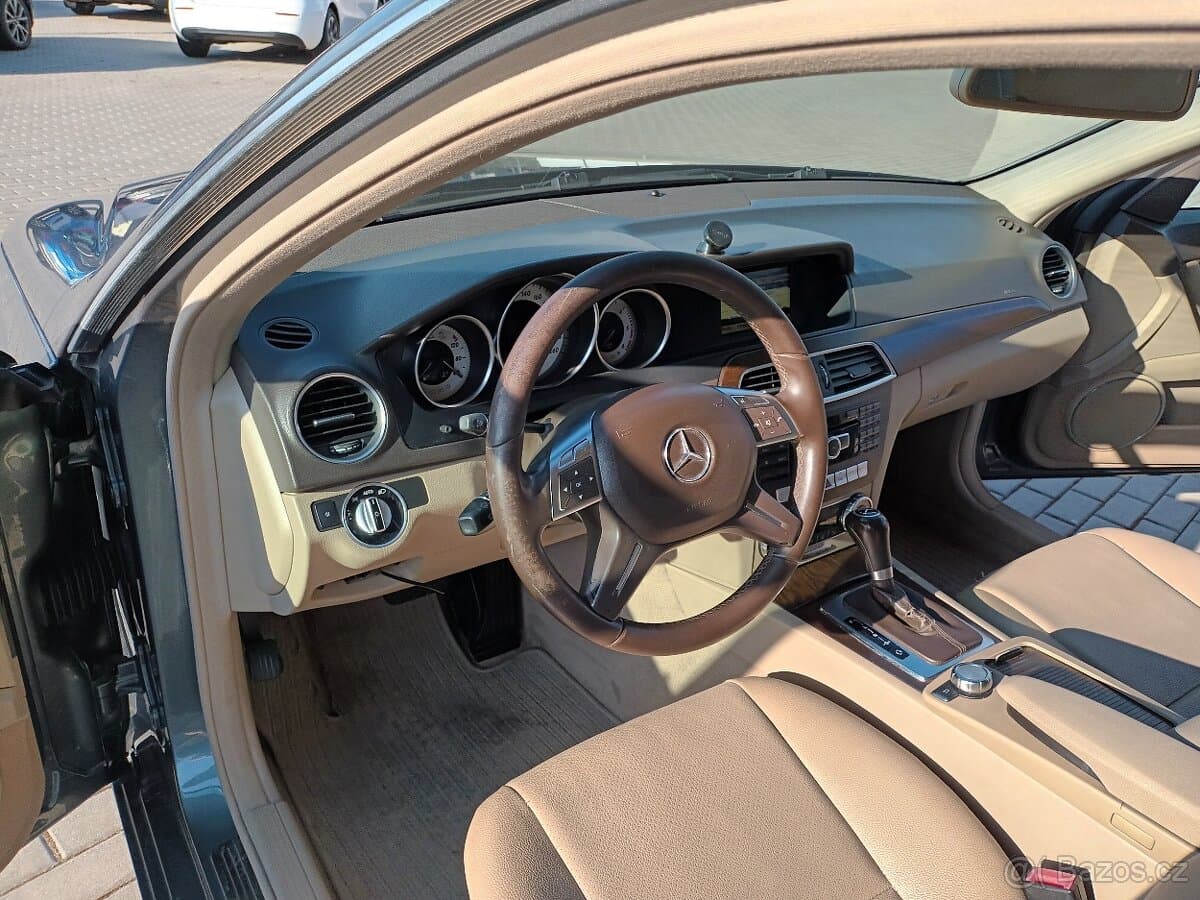 2011 Mercedes-Benz C-CLASS - 16