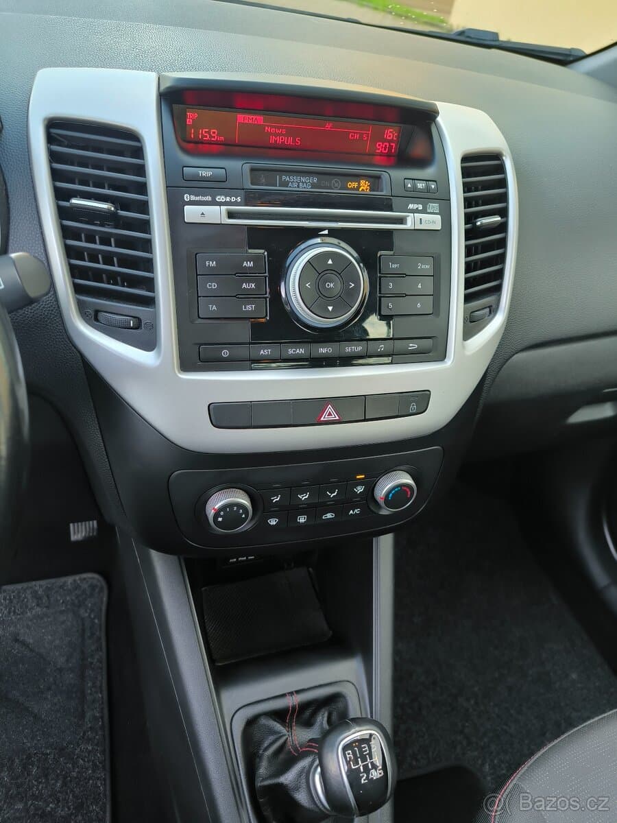 2017 Kia VENGA - 16