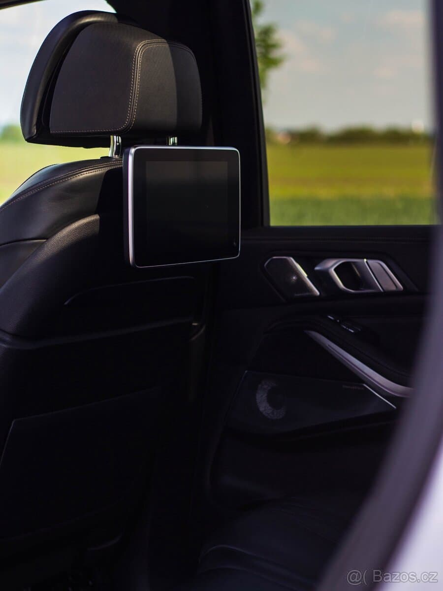 2020 BMW X7 - 16