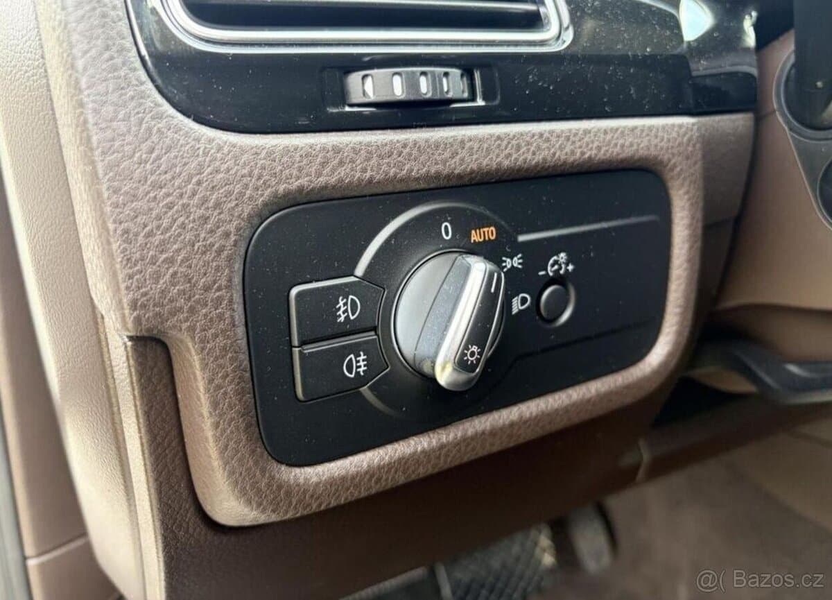 2011 Volkswagen TOUAREG - 16