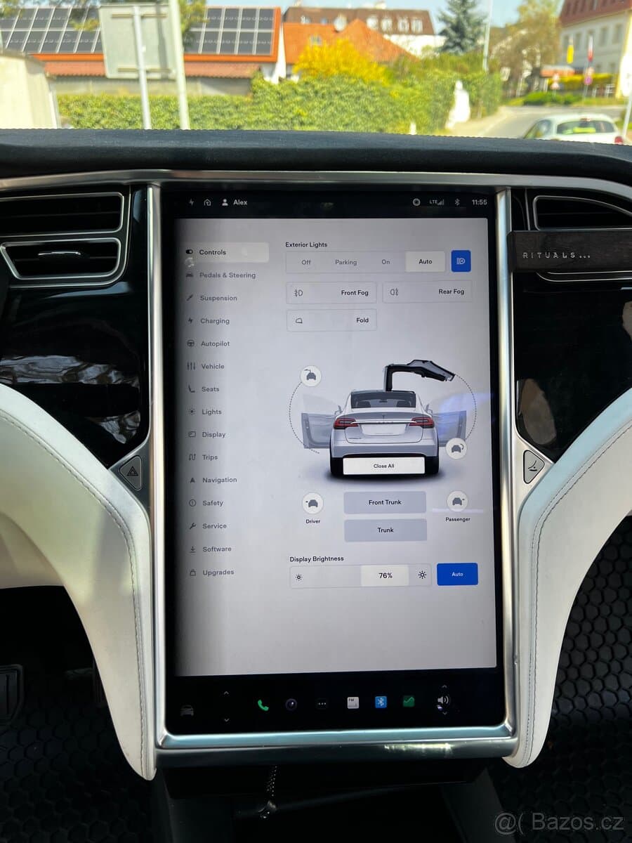 2017 Tesla MODEL X - 16