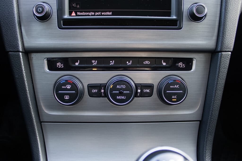 2016 Volkswagen GOLF - 16