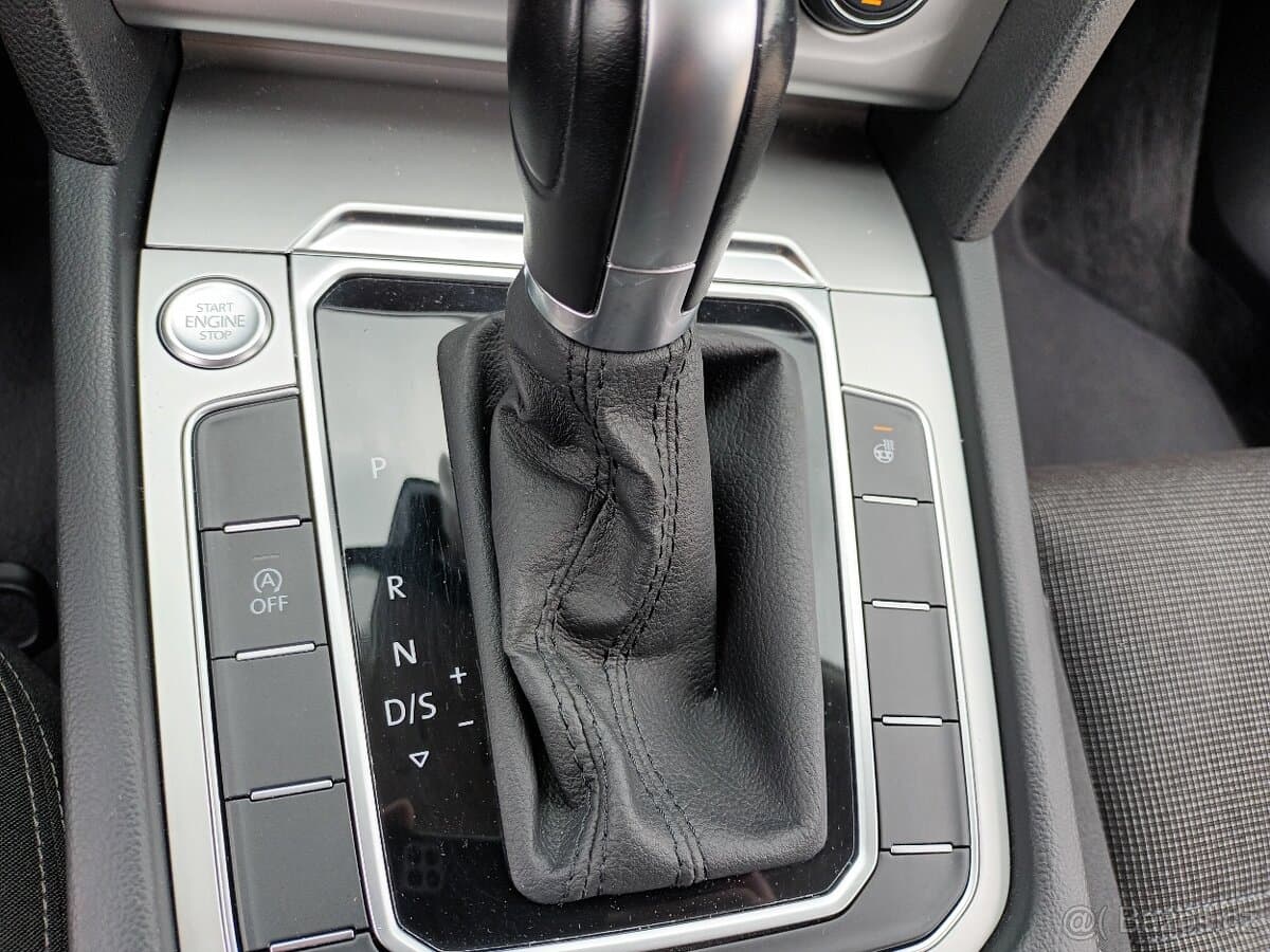 2018 Volkswagen PASSAT - 16