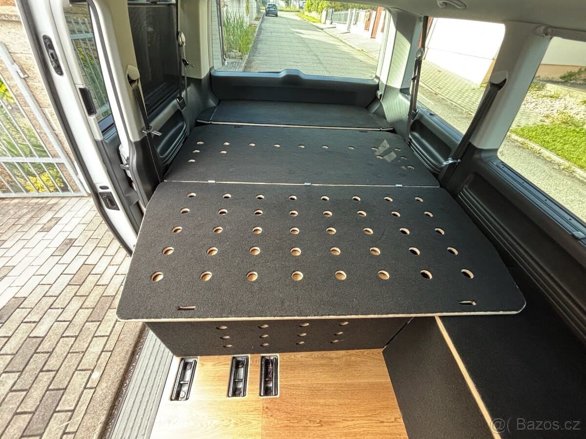 Volkswagen CARAVELLE - 16