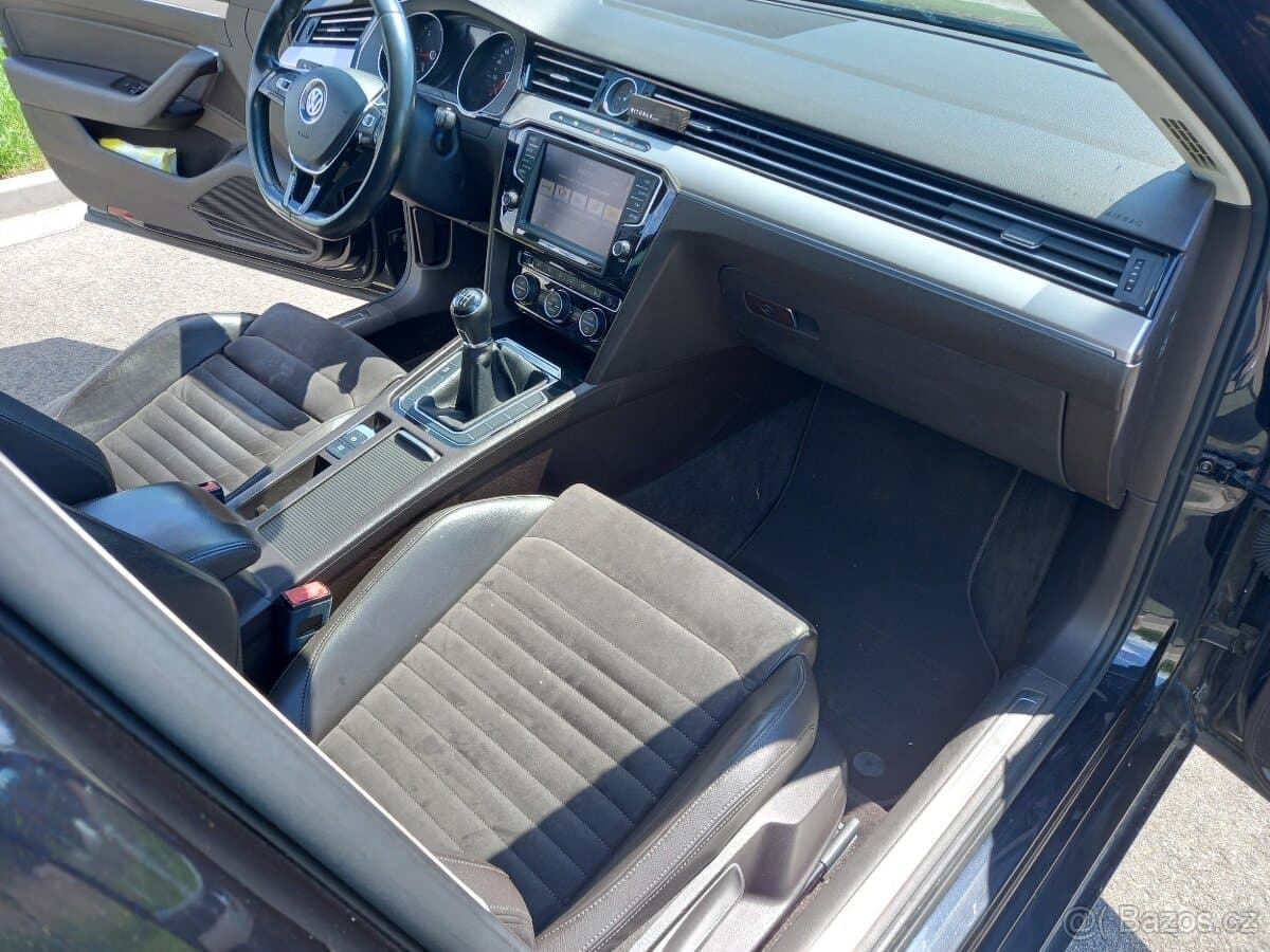 2015 Volkswagen PASSAT - 16