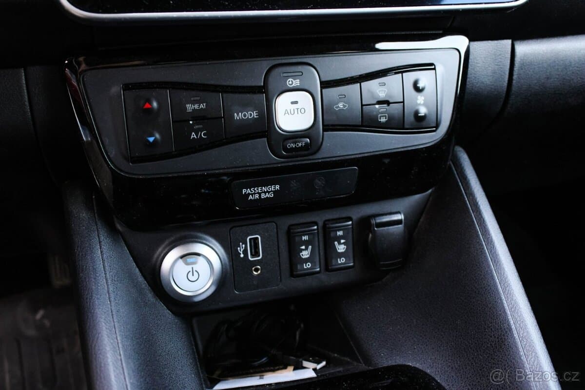 2020 Nissan LEAF - 16