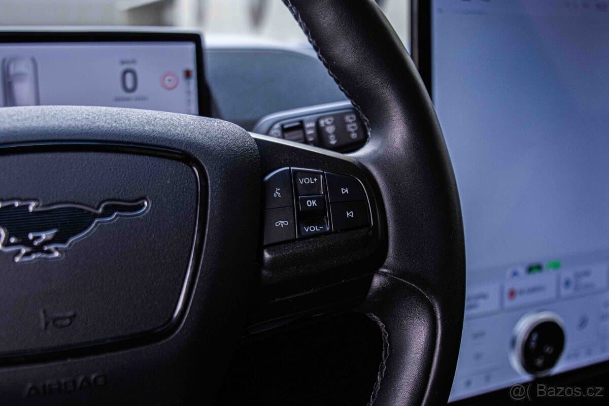2021 Ford MUSTANG - 16