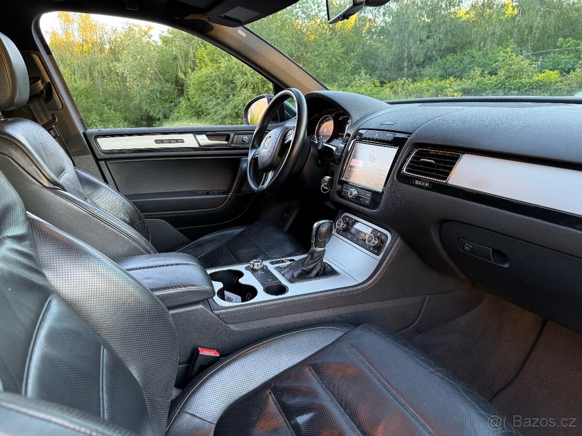 2013 Volkswagen TOUAREG - 16