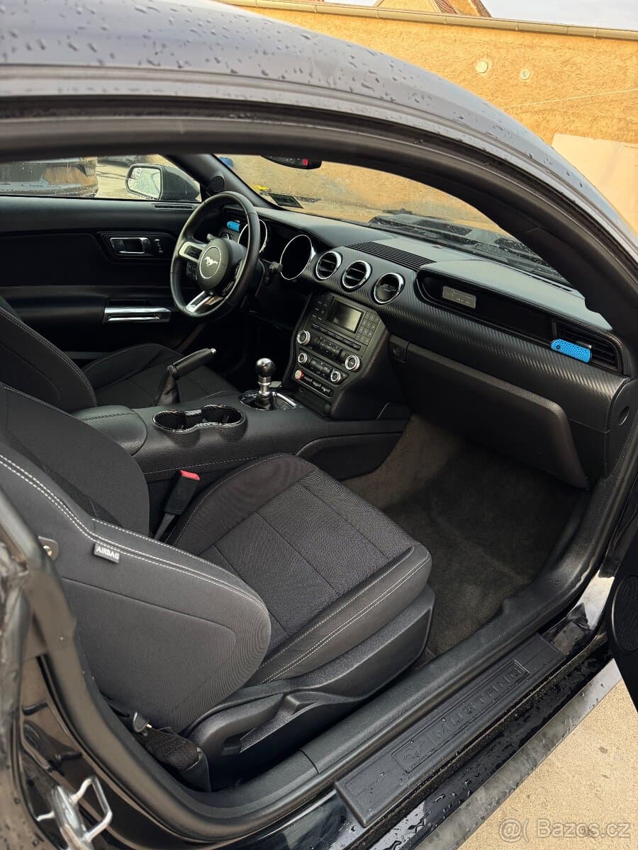 2017 Ford MUSTANG - 16