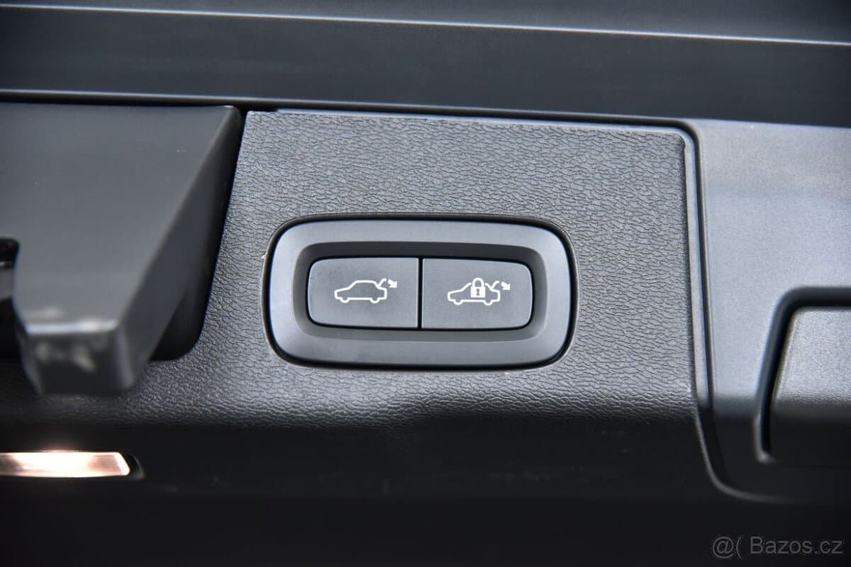 2022 Volvo XC60 - 16
